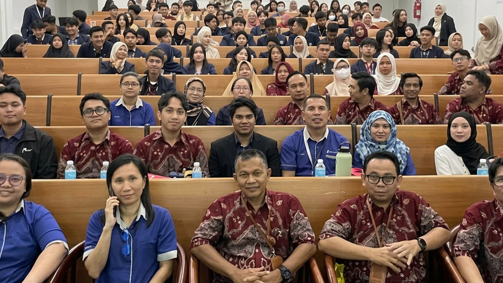 International Public Lecture: Transforming the Future of the Tropics – Smart Tourism dan Enterprise Architecture